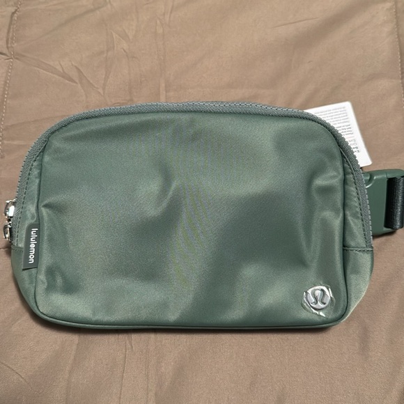 NWT Lululemon Everywhere Belt Bag Large 2L - Picture 7 of 12
